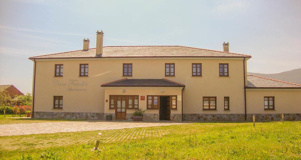 Apartamentos Fandin Ribadeo Esterno foto